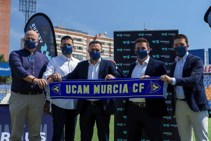 Con el apoyo de VERSUS, el UCAM Murcia CF presentó a su nuevo entrenador (Vídeo)