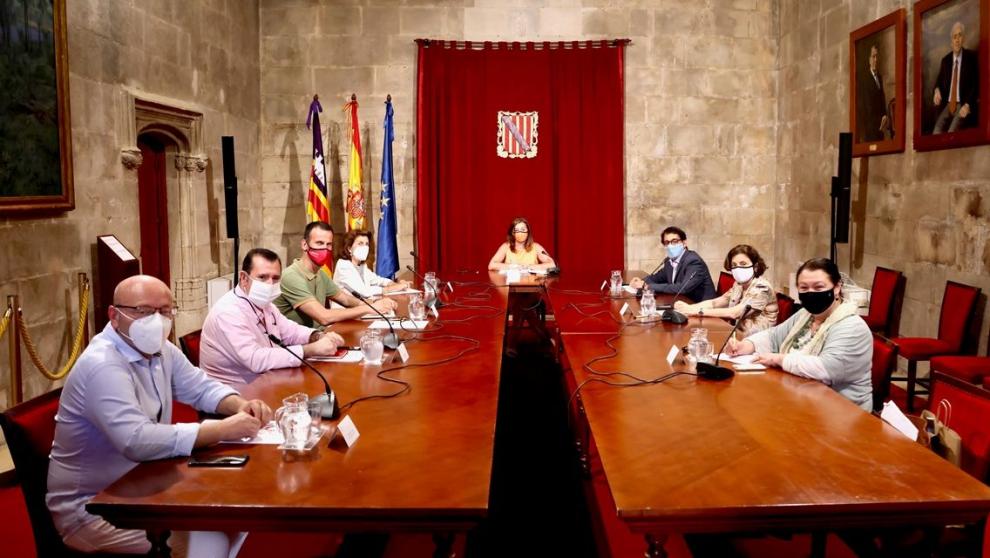 UGT celebra el CONSENSO en la mesa de diálogo junto a la presidenta Francina Armengol y el consejero Iago Negueruela