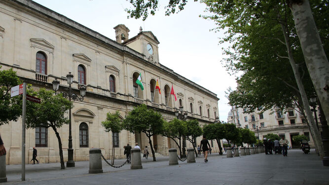 El Ayuntamiento de Sevilla deja en suspenso la regulación municipal de 'distancias' 
