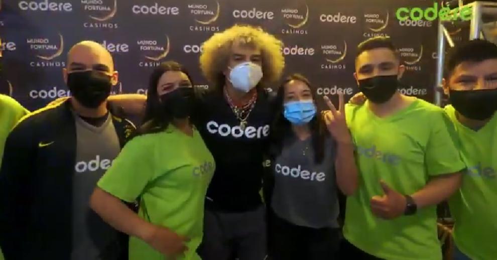  Codere Colombia organiza una actividad inolvidable con el histórico jugador El Pibe Valderrama (Vídeo)