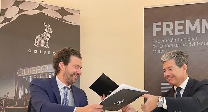  Pedro García Cuestas (Grupo Orenes), en la firma del acuerdo con el metal de Murcia