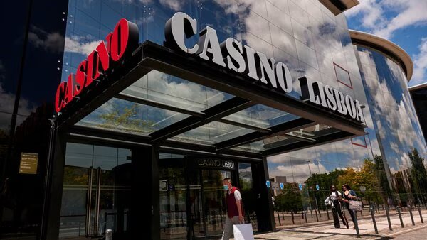  La adjudicación de la concesión de los casinos de Lisboa y Estoril a Estoril-Sol, suspendida por el tribunal