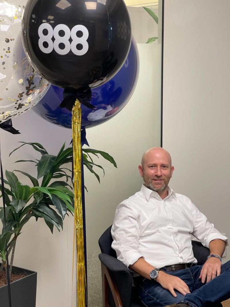 El CEO de 888 escribe un mensaje de despedida y destaca su éxito con 888casino