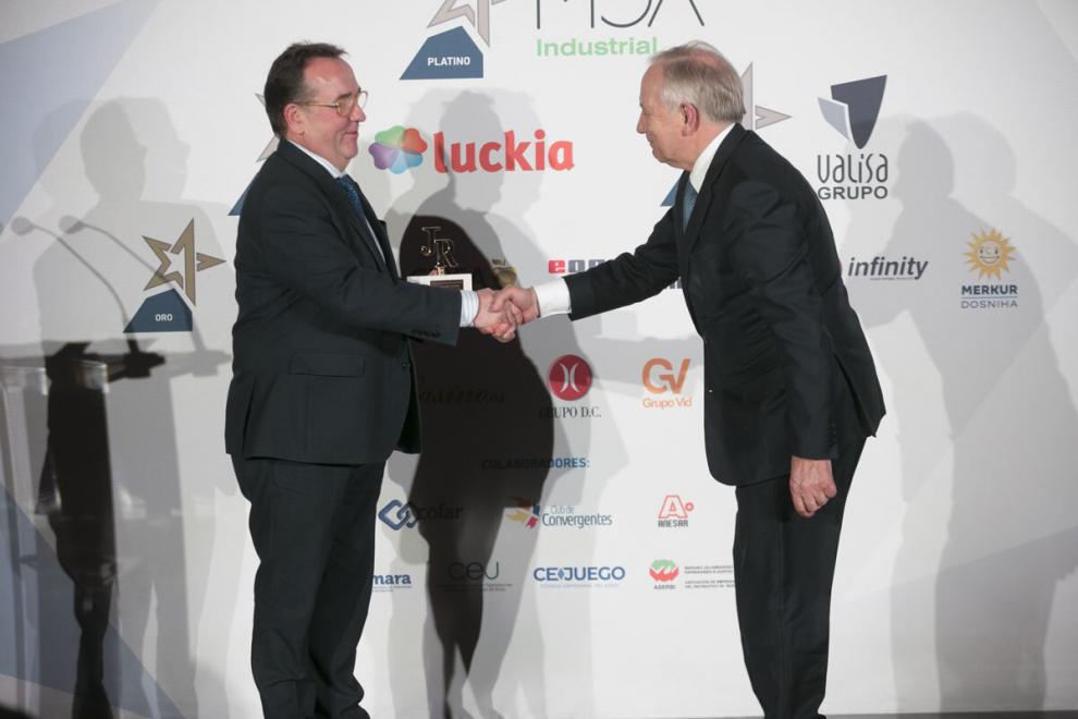 JOSÉ LUIZ YZUEL, presidente de Hostelería de España, entrega a JOSÉ GONZÁLEZ FUENTES el premio al Empresario más destacado en Juego Responsable y RSC
VÍDEO