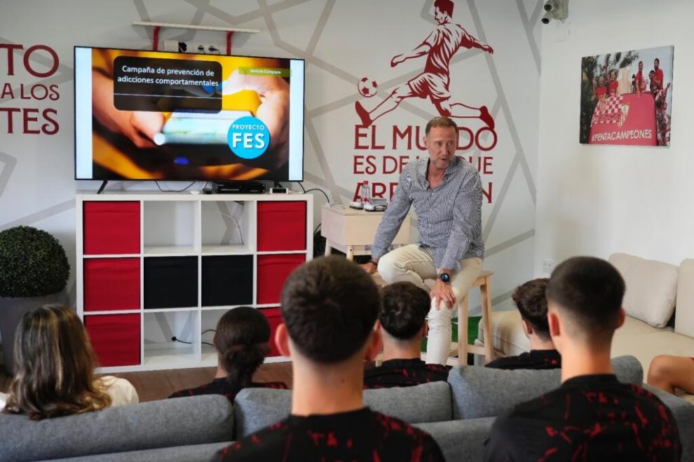 El equipo de moda, el Sevilla F.C., comienza su colaboración con la Plataforma para el Juego Sostenible: Primera parada en La Residencia del Club con el Proyecto FES