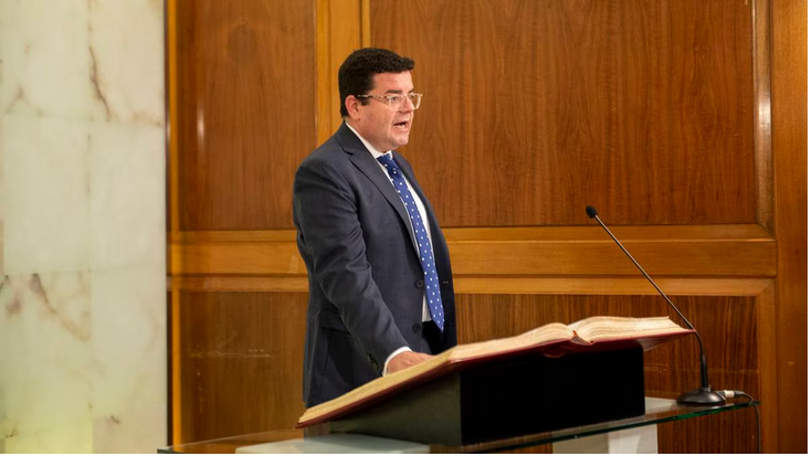 Alfonso Domínguez vuelve a la Consejería de Hacienda en La Rioja tras el lapsus del gobierno socialista.
En 2017 visitó la sede de ZITRO