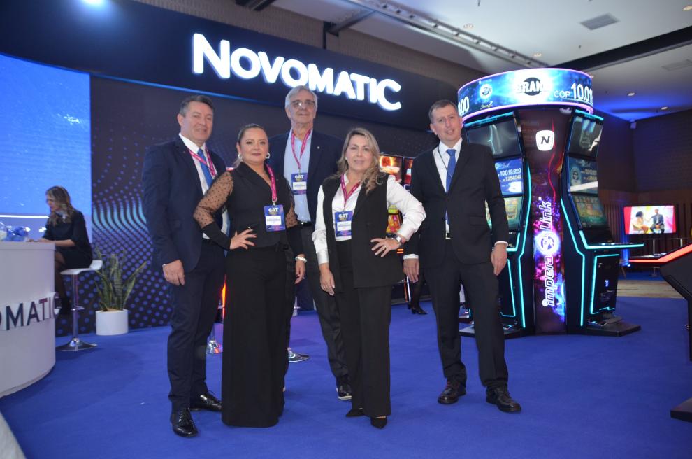 NOVOMATIC impresionó en GAT Expo - Bogotá 2023 con sus gabinetes BLACK EDITION II y letreros de jackpot 100% circulares