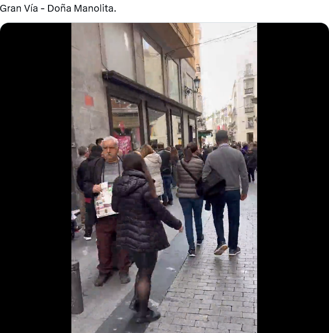 VÍDEO
IMPRESIONANTE cola el sábado por la mañana en MADRID para comprar LOTERÍA: Así es la NORMALIZACIÓN del juego en la sociedad española