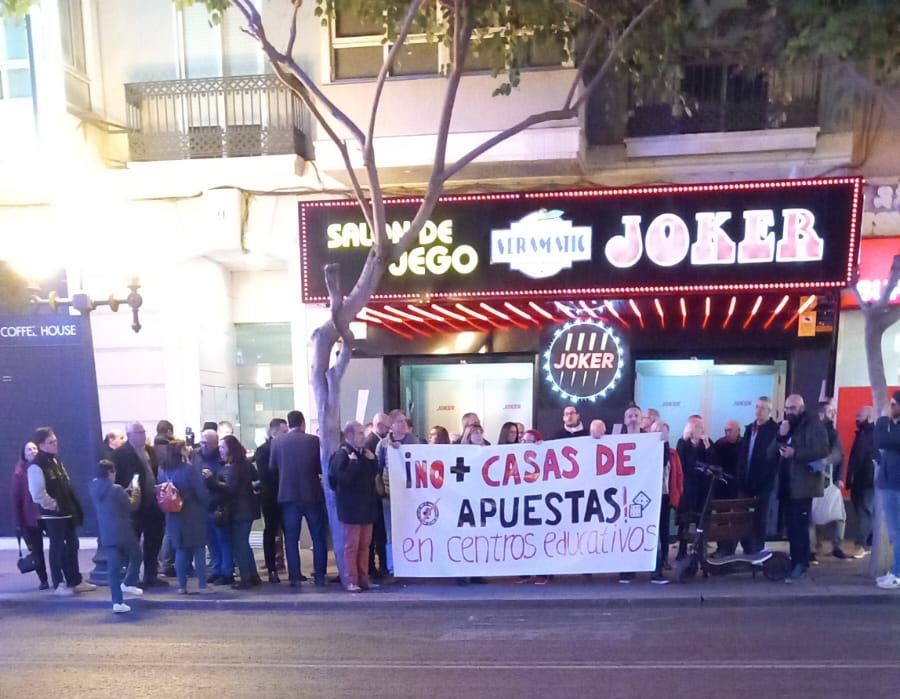 La Unión de Trabajadores de Salones de Juego (UTSAJU) denuncia la criminalización de su trabajo a raíz del último escrache sufrido en Alicante