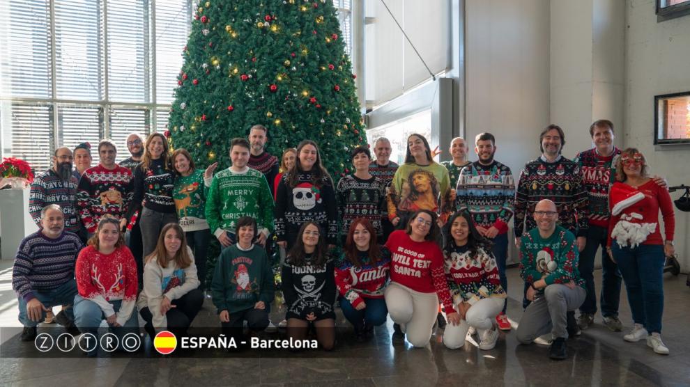 Zitro celebra el Día del 'Suéter Navideño Feo'
FOTOS