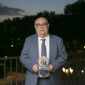 Antonio Durán, arropado por su familia, para recoger su PREMIO en el Teatro Real GALERÍA DE FOTOS