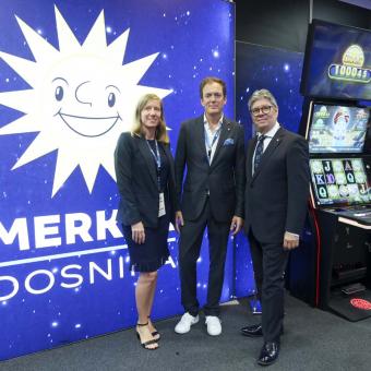 MERKUR DOSNIHA PATROCINA LA ÚLTIMA GALERÍA DE TORREMOLINOS