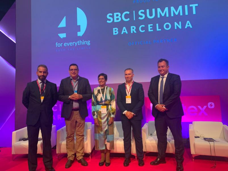 CRÓNICA EXCLUSIVA | Así fue la conferencia donde Kissy Chandiramani explicó el atractivo presente y futuro de CEUTA, verde y digital