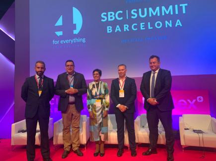 CRÓNICA EXCLUSIVA | Así fue la conferencia donde Kissy Chandiramani explicó el atractivo presente y futuro de CEUTA, verde y digital