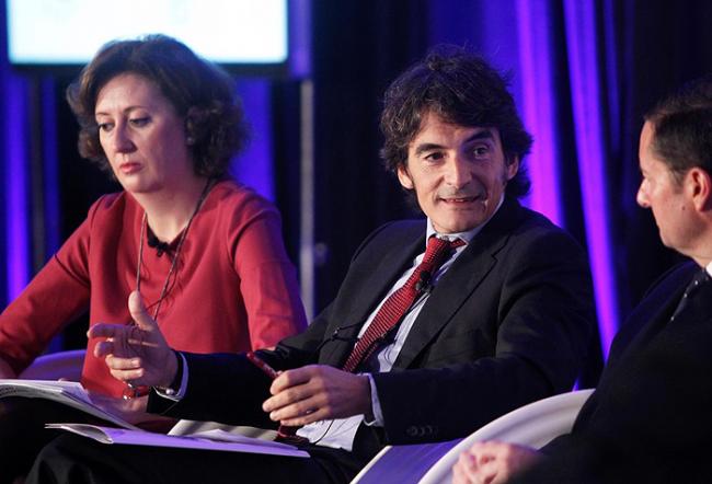 La secretaria del Club de Convergentes Cristina García y el director de Relaciones Institucionales de Cirsa Carlos Duelo, en el Encuentro de 2015