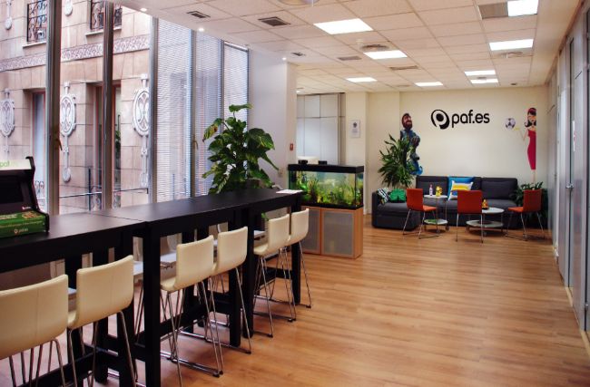 Introduciendo su servicio exclusivo de Atención al Cliente a España, Paf.es apuesta por el mercado del país y también crea empleo.