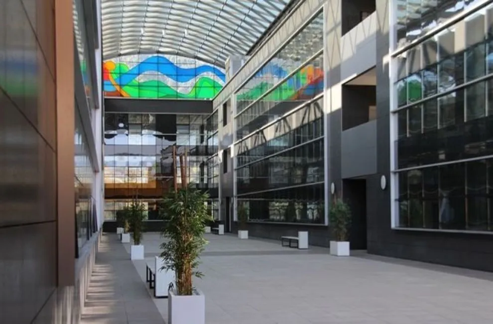 La sociedad de Jove, Collazo y Modesto Rodríguez abre este octubre un edificio de oficinas en Marineda City.