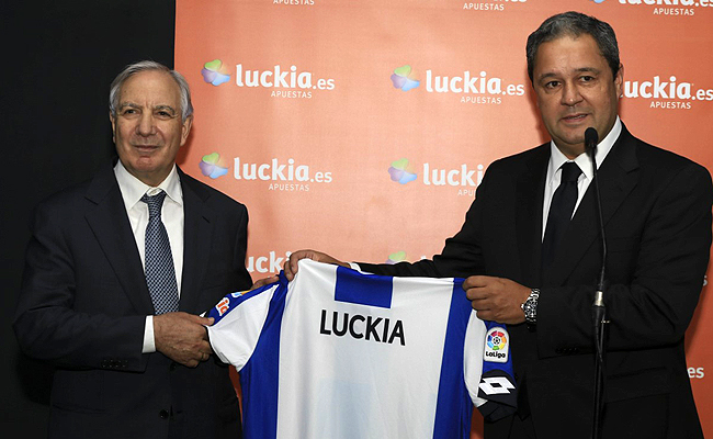 Luckia se convierte en nuevo patrocinador del Deportivo de la Coruña y consigue el TRIPLETE gallego