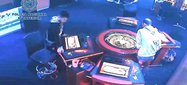 Detenidas 6 personas por manipular máquinas en Salones con dispositivos electrónicos