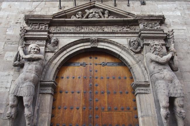 El Tribunal Superior de Justicia de Aragón suspende la obligación de registrar los clientes de los Salones 