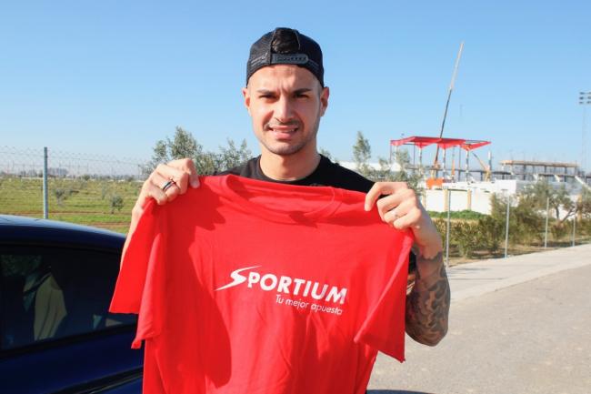 Sportium cuida a su afición con una entrevista al sevillista Vitolo para su revista