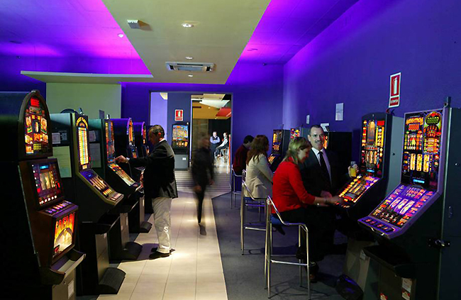 La Asociación de Ludópatas de Valladolid pide a la Junta que los Salones tengan el mismo control de acceso que Casinos y Bingos