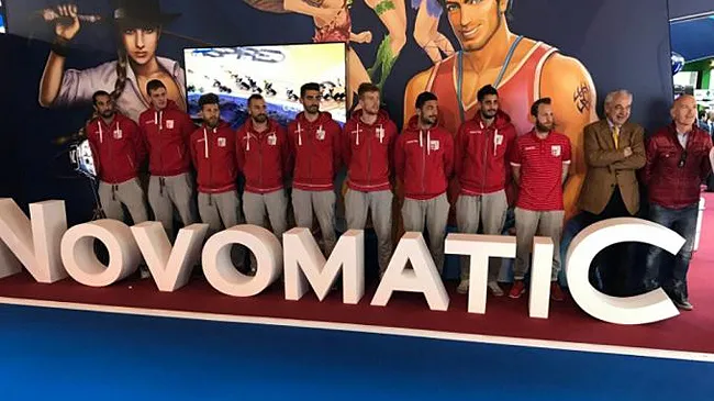 Novomatic recibe la visita de su patrocinado Rimini Calcio en la Feria ENADA