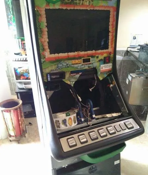Roban 2.500 euros en un bar de Palencia tras forzar las Máquinas