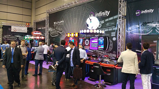   INFINITYGAMING&ZUUM en colaboración con COMERCIAL ENRIQUE PEREZ COSTA consiguen levantar el máximo intéres entre los visitantes de Expojoc
