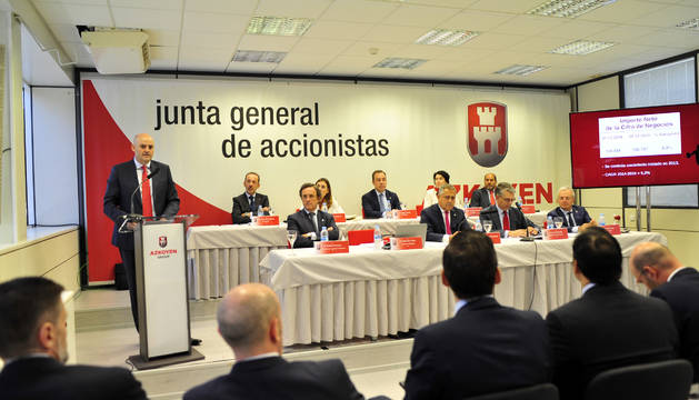 Un momento de la junta general de accionistas que Azkoyen celebró ayer en su sede de Peralta /Diario de Navarra