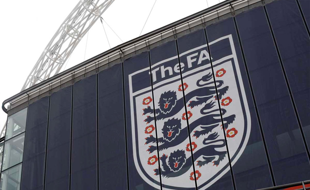 EN EXCLUSIVA ANALIZAMOS HECHOS Y CONSECUENCIAS La Federación Inglesa de fútbol (FA) rompe su patrocinio con las casas de apuestas deportivas
