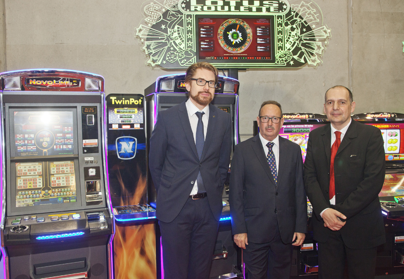 Bernhard Teuchmann (Novomatic), Emilio Teruel (Teysa) y Jordi Pedragosa (Novomatic)