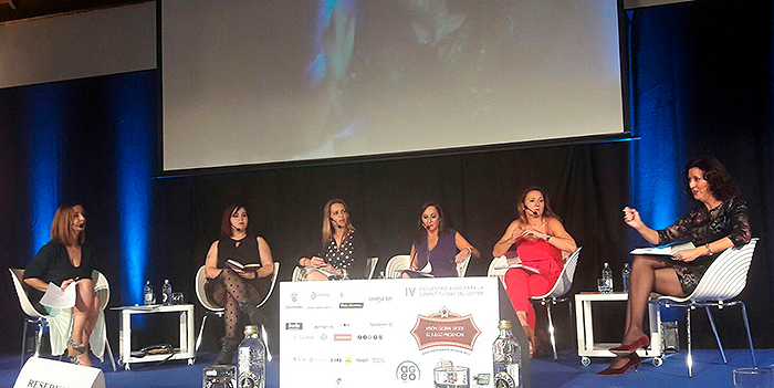 Cristina García ofrece sus aportaciones a la mesa de debate 'Mujeres en Juego' del Encuentro de AGEO