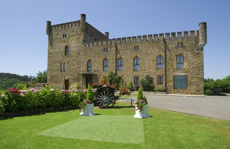 El Castillo de San Cucao en Llanera (Asturias), próxima y espectacular parada de GiGames para presentar Lucky Brothers de la mano de CARFAMA