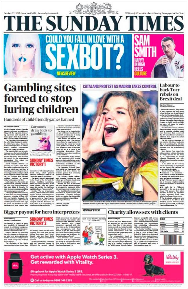 Portada de ayer domingo de The Times, donde la noticia destacada es la comentada al lado de lo sucedido en Cataluña.