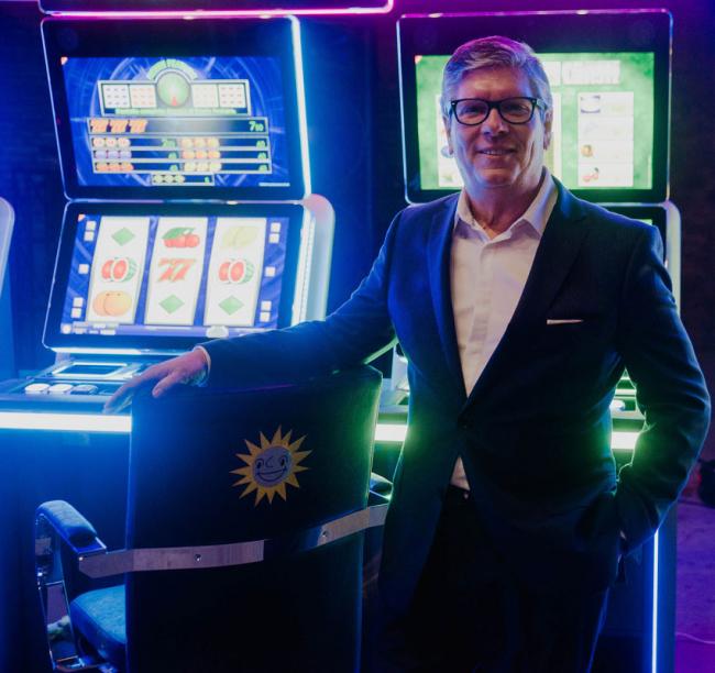 Carlos Chacón exhibe en Zaragoza el producto revelación de esta temporada: la M BOX 
