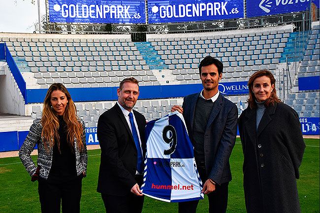 Goldenparkes-se-estrena-como-patrocinador-del-Centre-dEsports-Sabadell-FC-1.jpg