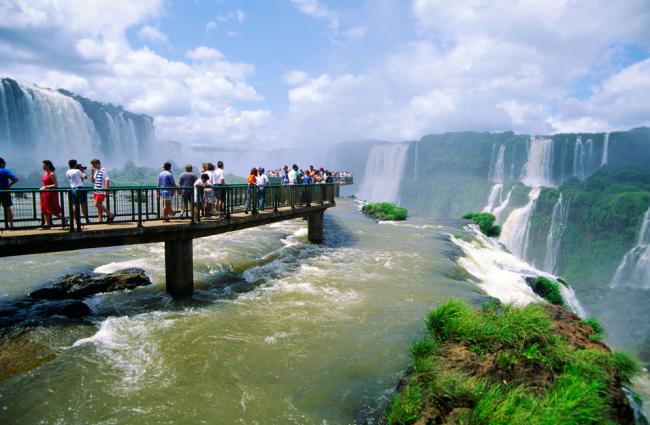 El Resort con Casino que un grupo español levantaría en las Cataratas del Iguazú y rubricado en Fitur