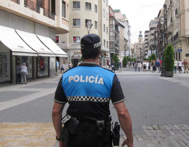Detienen a un cliente de salón de juegos que se llevó 1.800 euros 'al descuido'