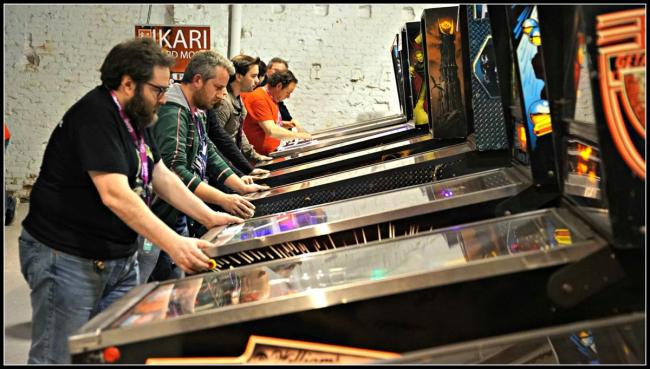  Éxito y diversión en el Torneo de Pinball de Barcelona, con máquinas de R. Franco Digital, Vaprel, Playmatic y Petaco
