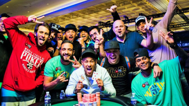 Neymar organiza con éxito la primera edicición de su primer torneo de poker en Brasil