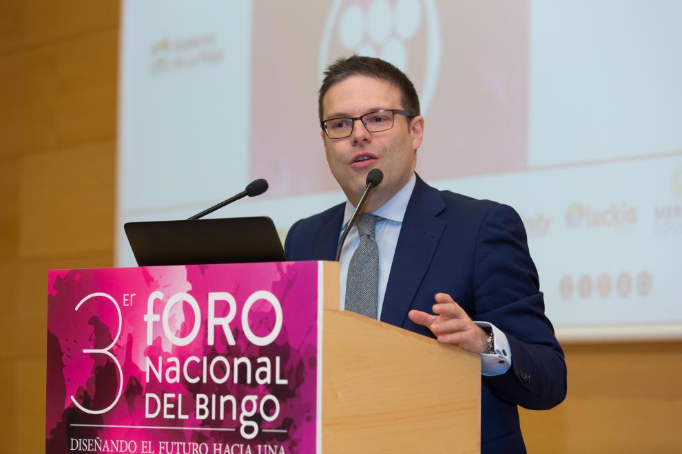 Juan Espinosa levantó cierto malestar entre los congresistas al incidir en que exiten más problemas con menores en el juego presencial que en el online