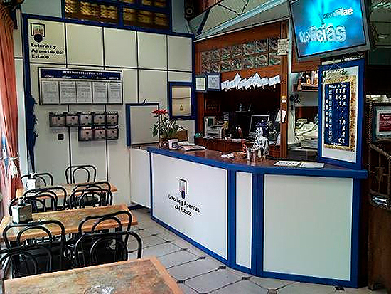 ATENCIÓN al chiringuito.. no se sabe si es bar con venta de loterías o una administración con servicio de bar