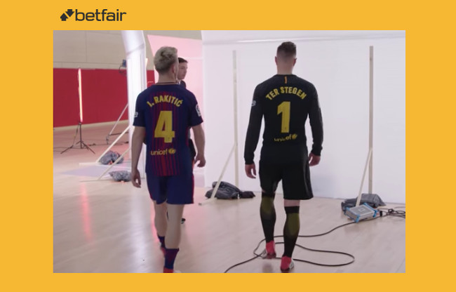 VÍDEO: Betfair sorprende a unos aficionados del FC Barcelona con los auténticos Iniesta, Rakitic y Ter Stegen
