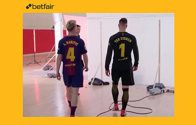 VÍDEO: Betfair sorprende a unos aficionados del FC Barcelona con los auténticos Iniesta, Rakitic y Ter Stegen