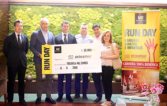 Vive la Suerte entrega a Asteamur 30.000 euros con motivo de la carrera solidaria Run Day