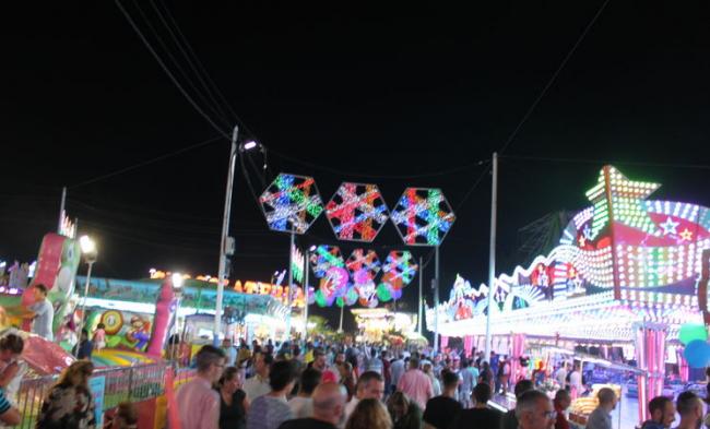 Izquierda Unida LA LÍA por un cartel de Apuestas en una caseta (de gestión privada) en la Feria de Mérida 