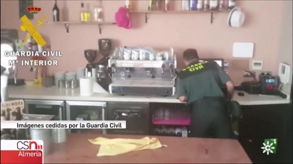 VÍDEO: Así se "autorrobaban" en las máquinas del bar