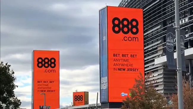 888.com firma como patrocinador de la Liga Nacional de Fútbol Americano con el mismo agresivo mensaje publicitario que en España