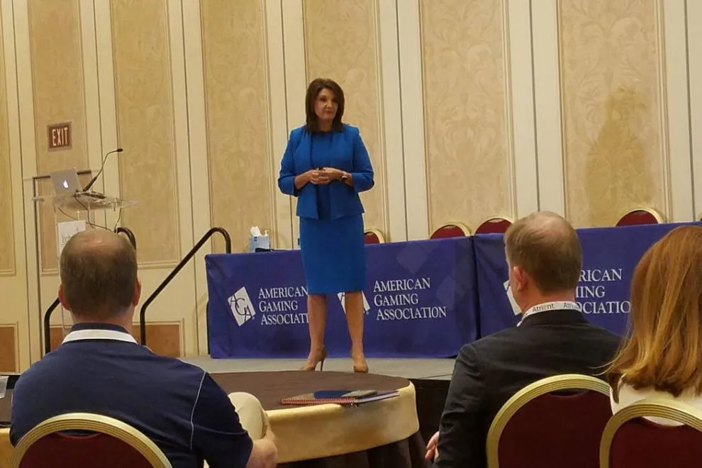 Sharon Delaney McCloud, durante el discurso de apertura de la feria G2E Las Vegas.